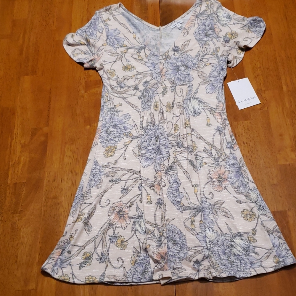 🍒 NWT Love Fire Floral